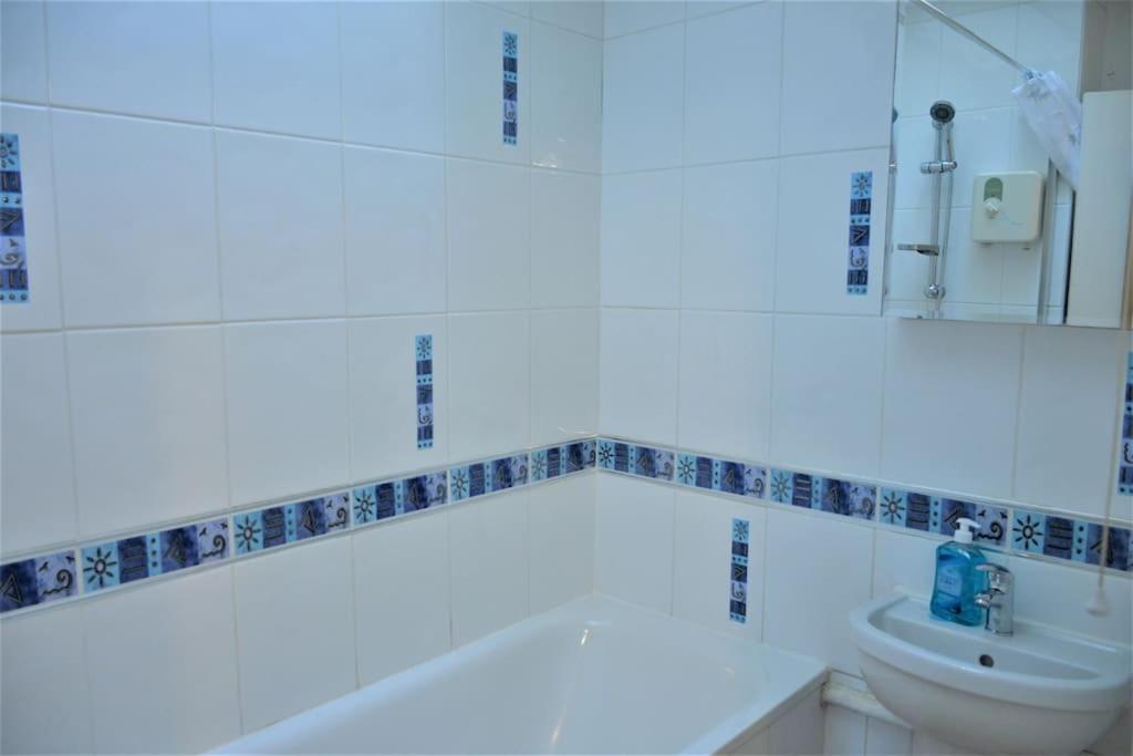 London Zone 2, 2 Bedroom House 외부 사진